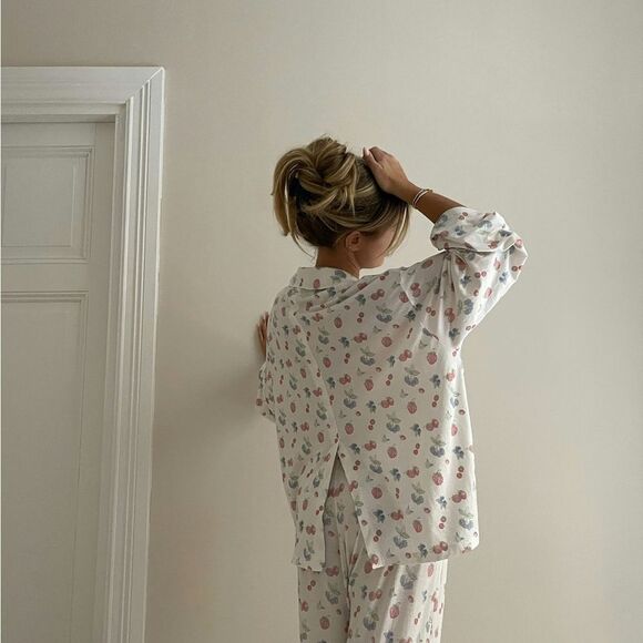 Djerf Avenue Go Slow Shirt Summer Berries XS NWT in packaging - Picture 2 of 6